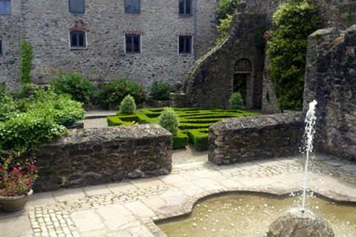 Fountain in Elizabethan garden