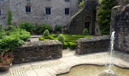 Fountain in Elizabethan garden